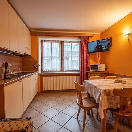 Family House Amalia Myholidaylivigno *